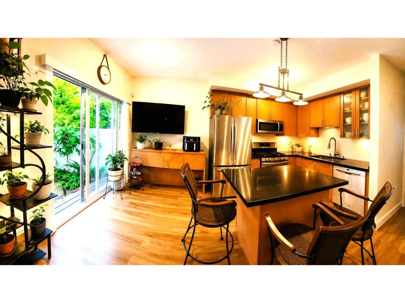 15 2678 King George Boulevard, Surrey
