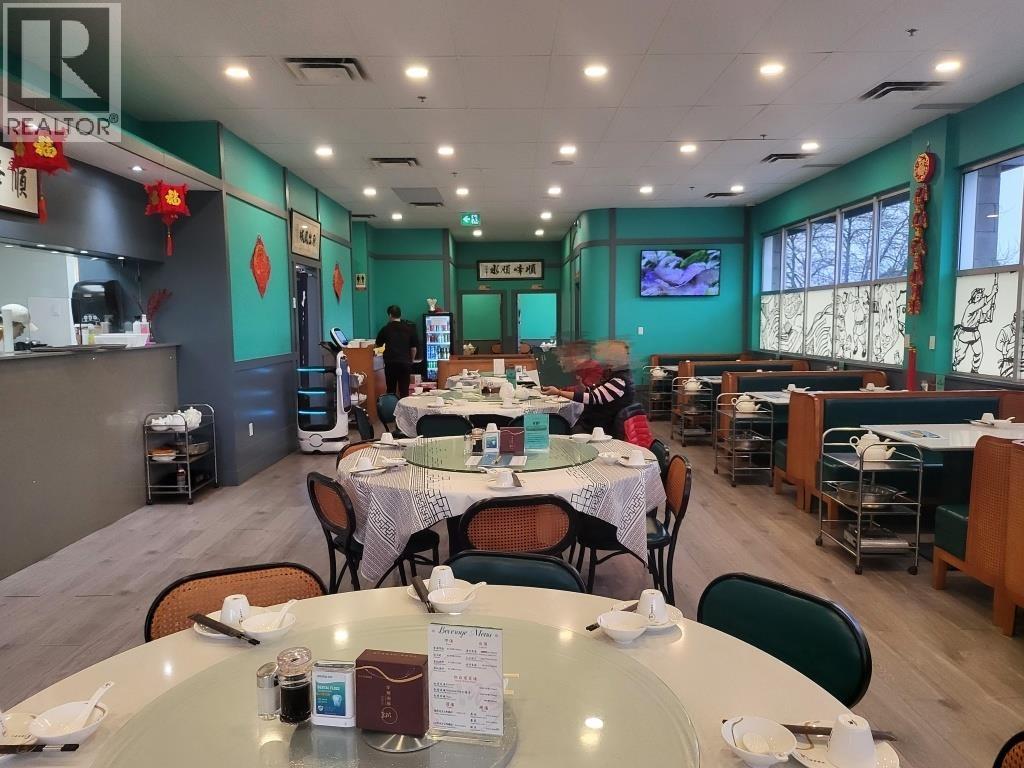 2215 4653 Garden City Road, Richmond