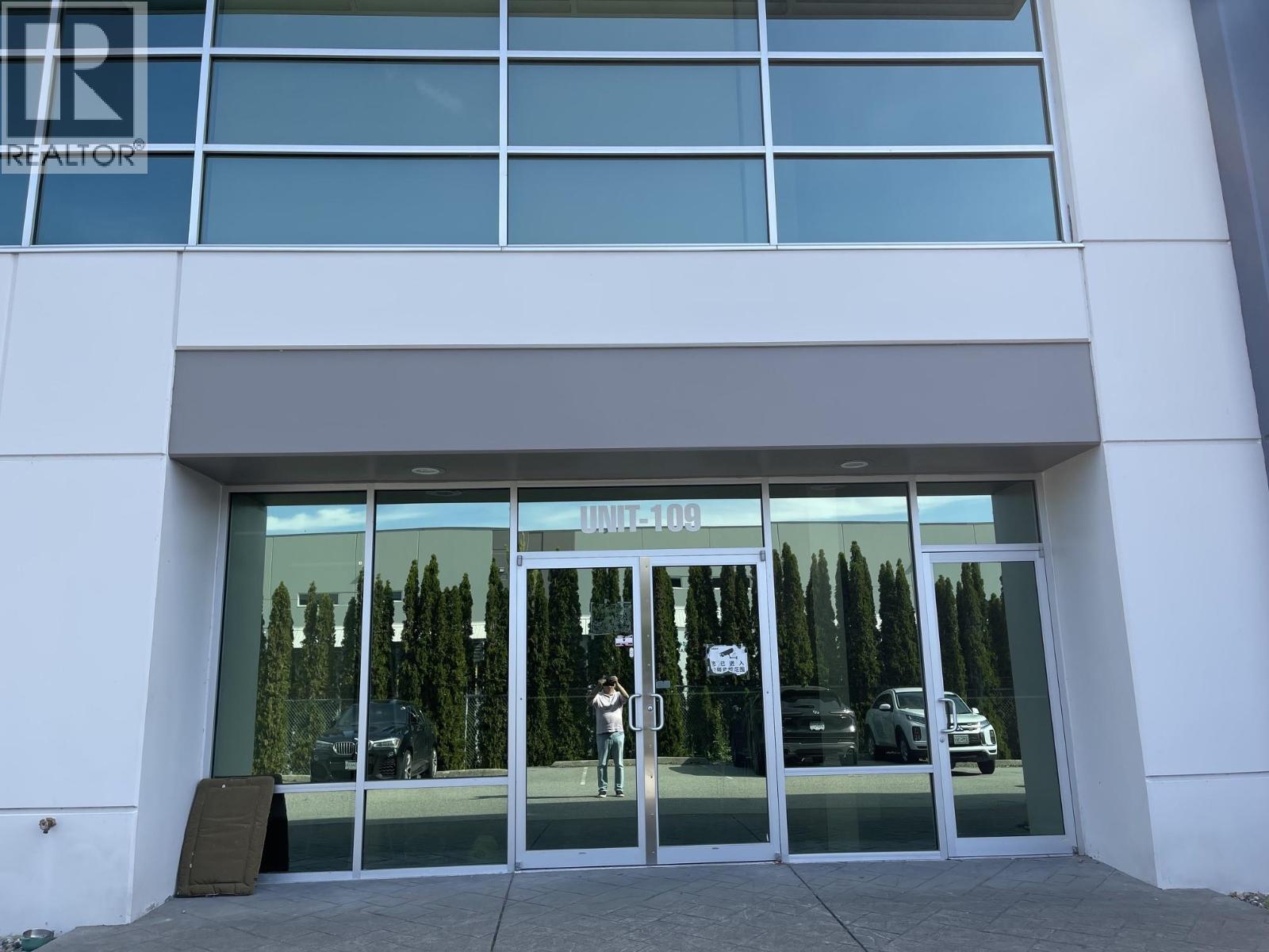 109 6951 72 Street, Delta
