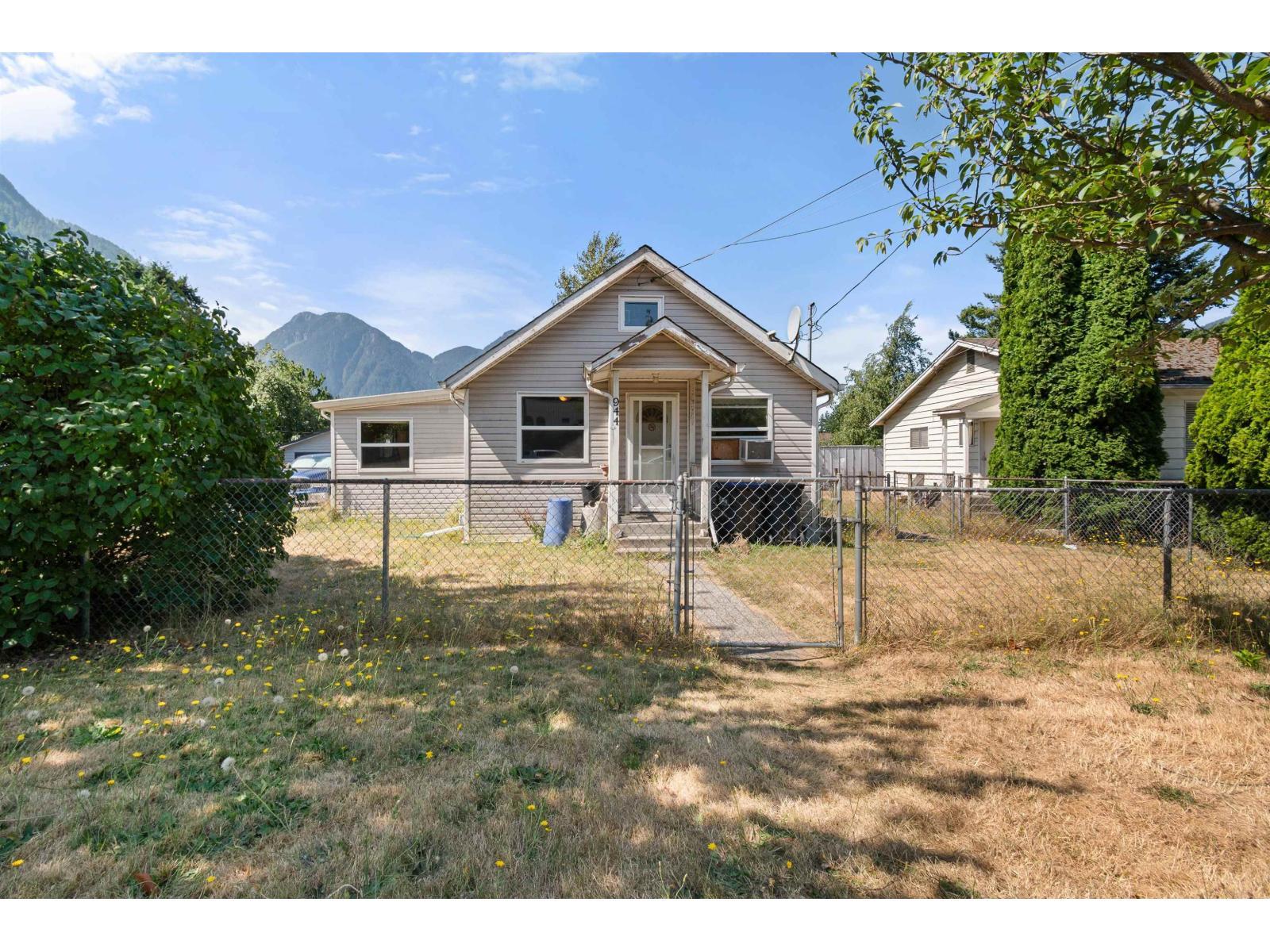 944 3RD Avenue, Hope