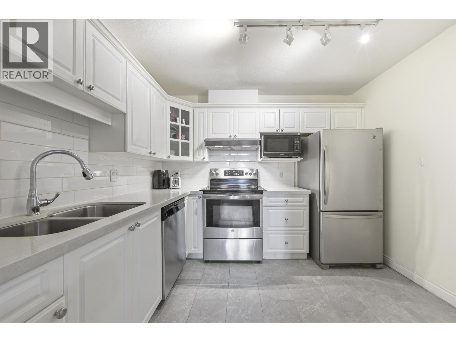 105 5735 Hampton Place, Vancouver
