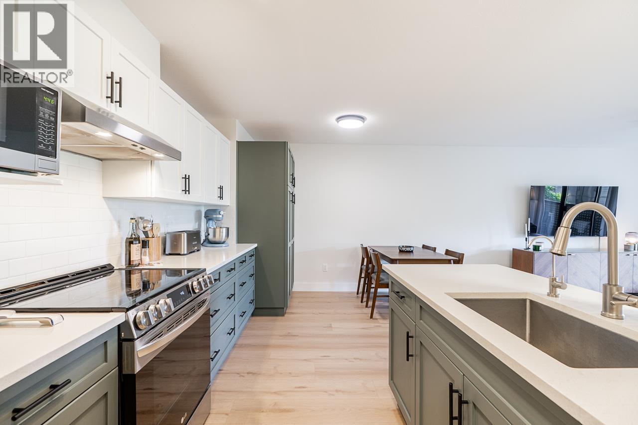 302 1200 Pacific Street, Coquitlam