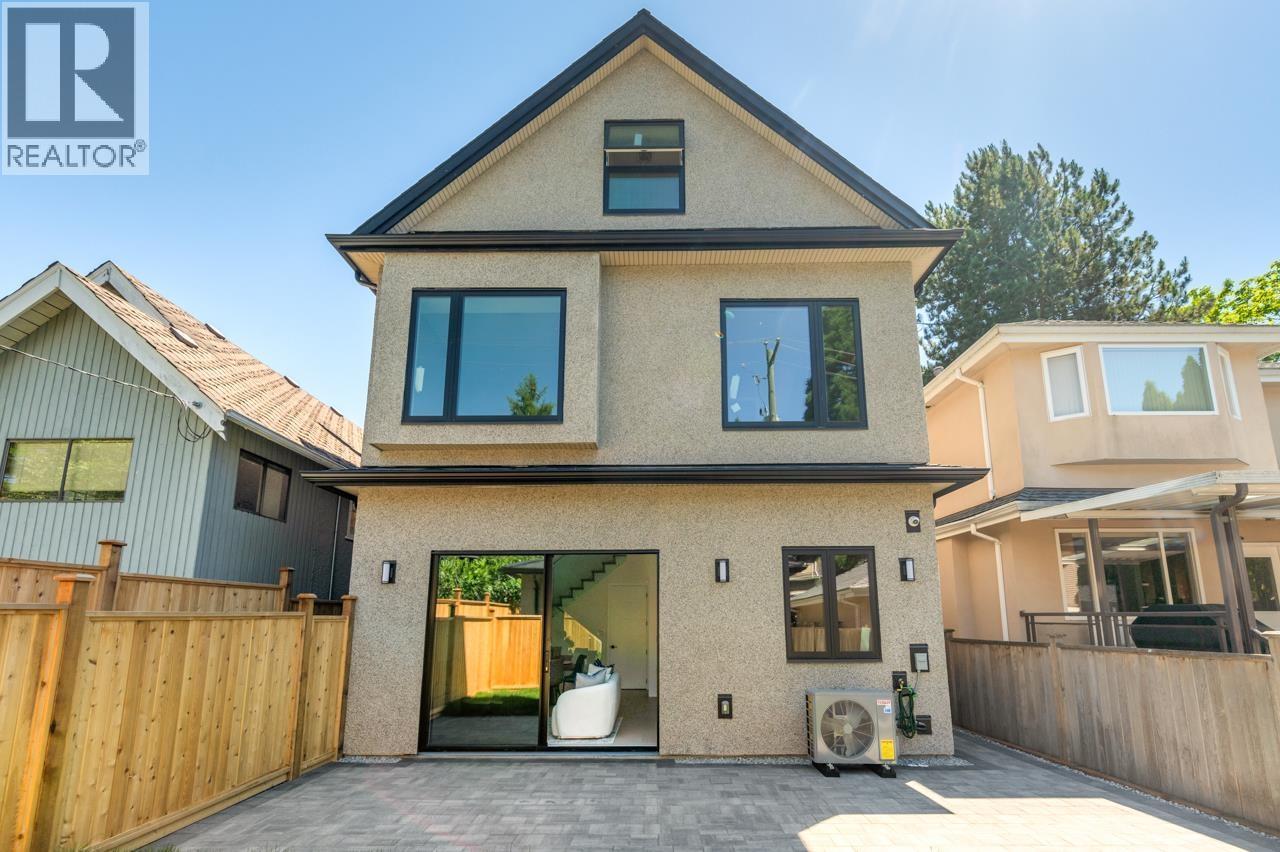 2 3771 W King Edward Avenue, Vancouver