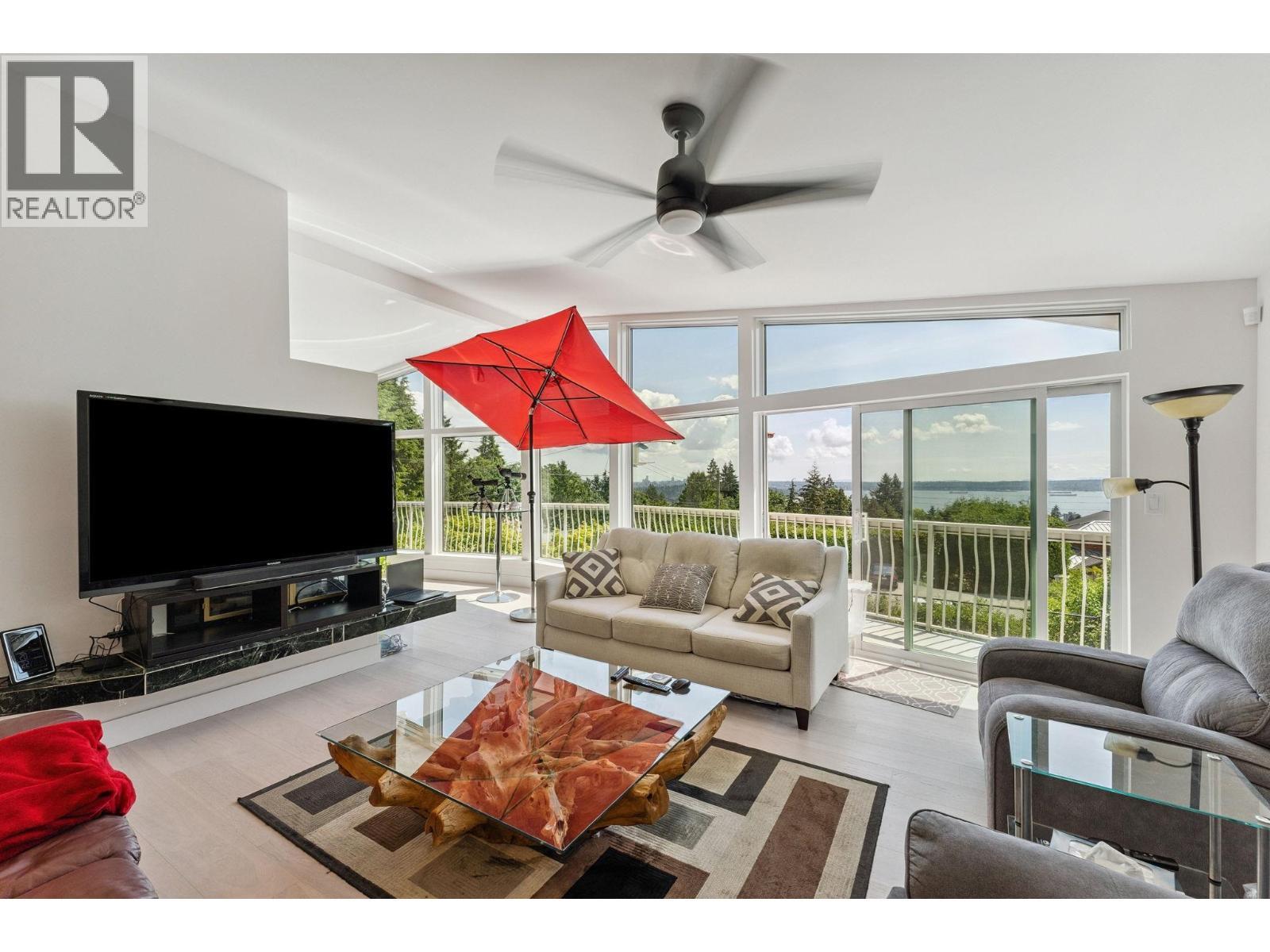 1725 Rosebery Avenue, West Vancouver