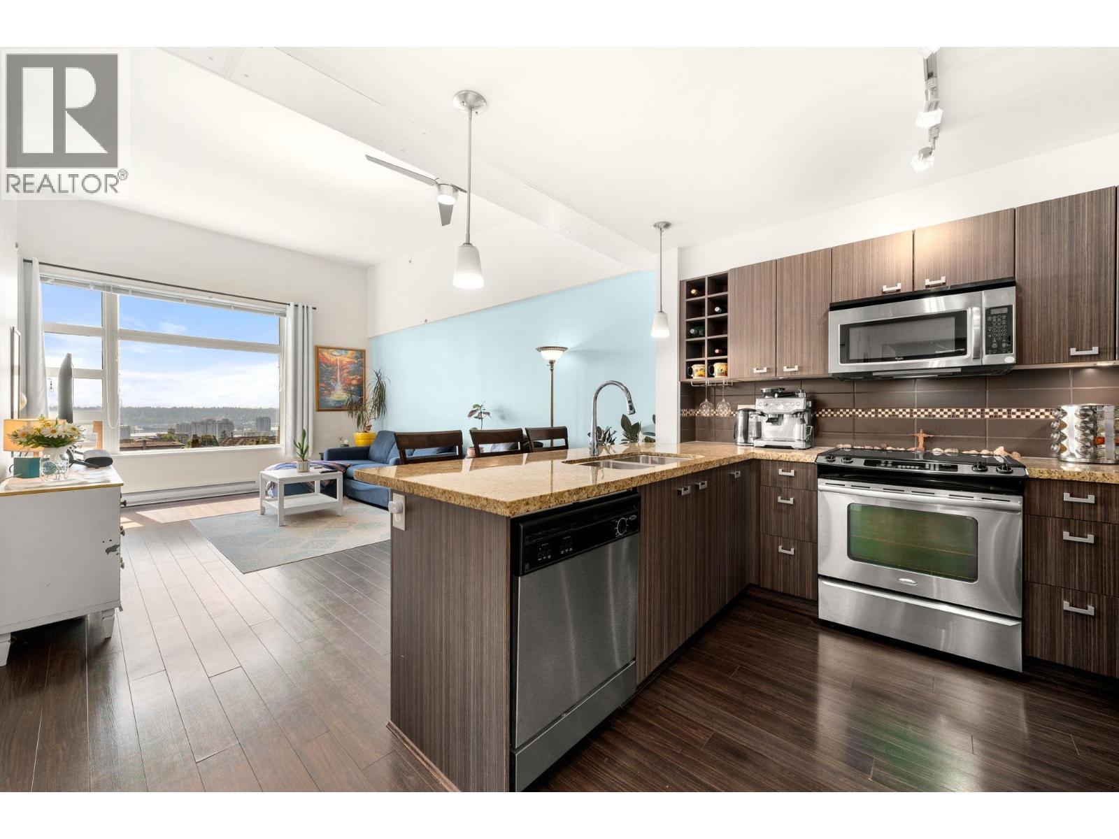 302 709 12TH Street, New Westminster