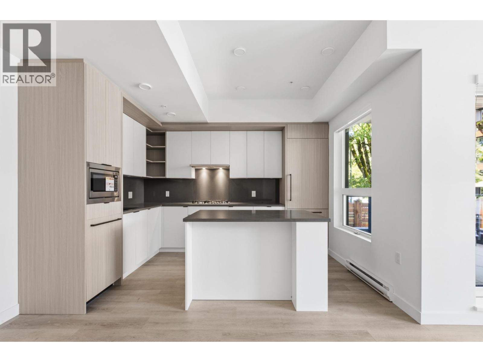 102 2268 E Broadway, Vancouver