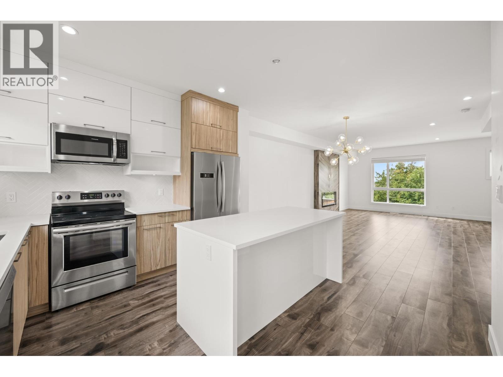 102 3423 Roxton Avenue, Coquitlam