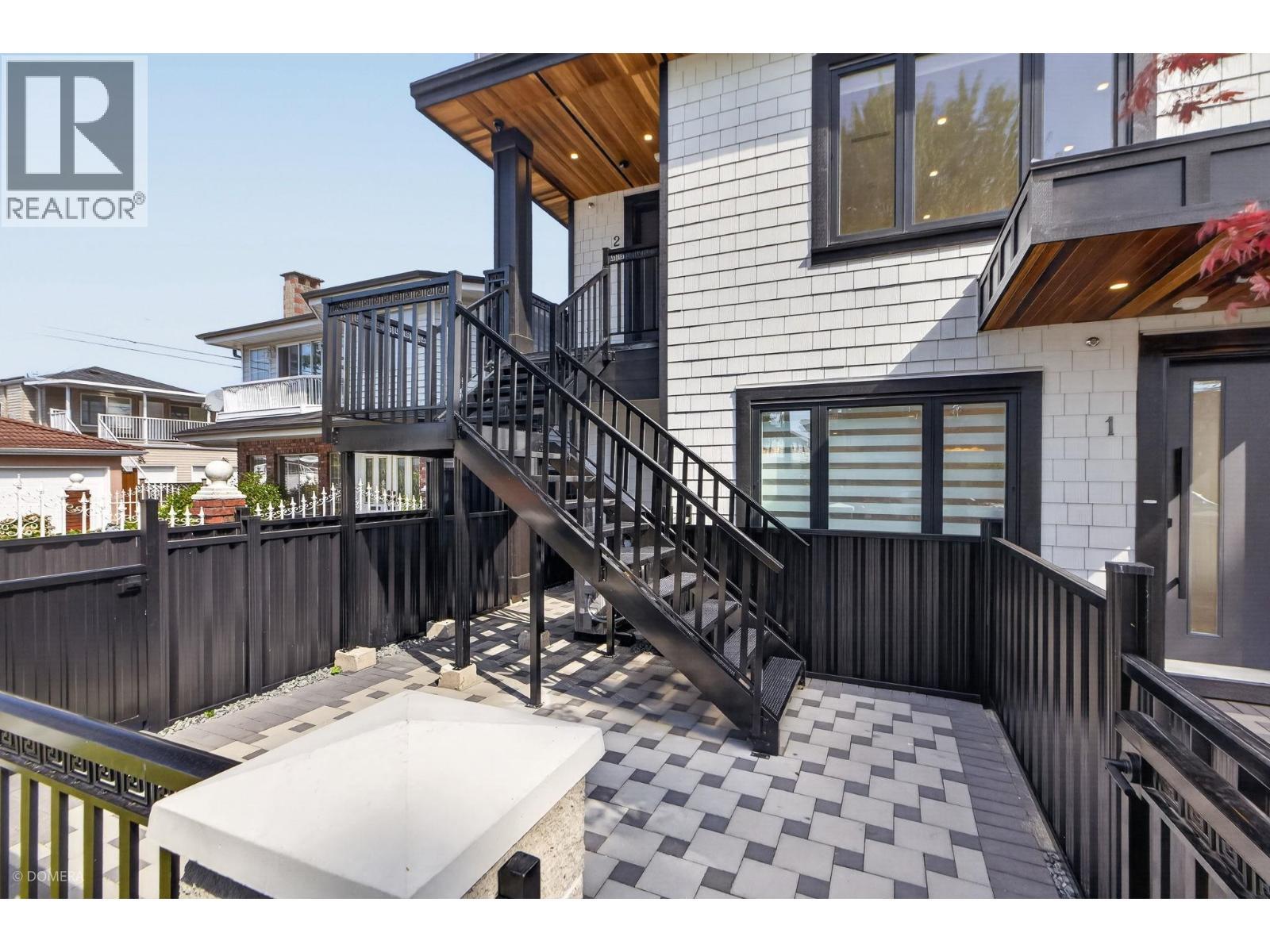 2 2035 51ST Street, Vancouver