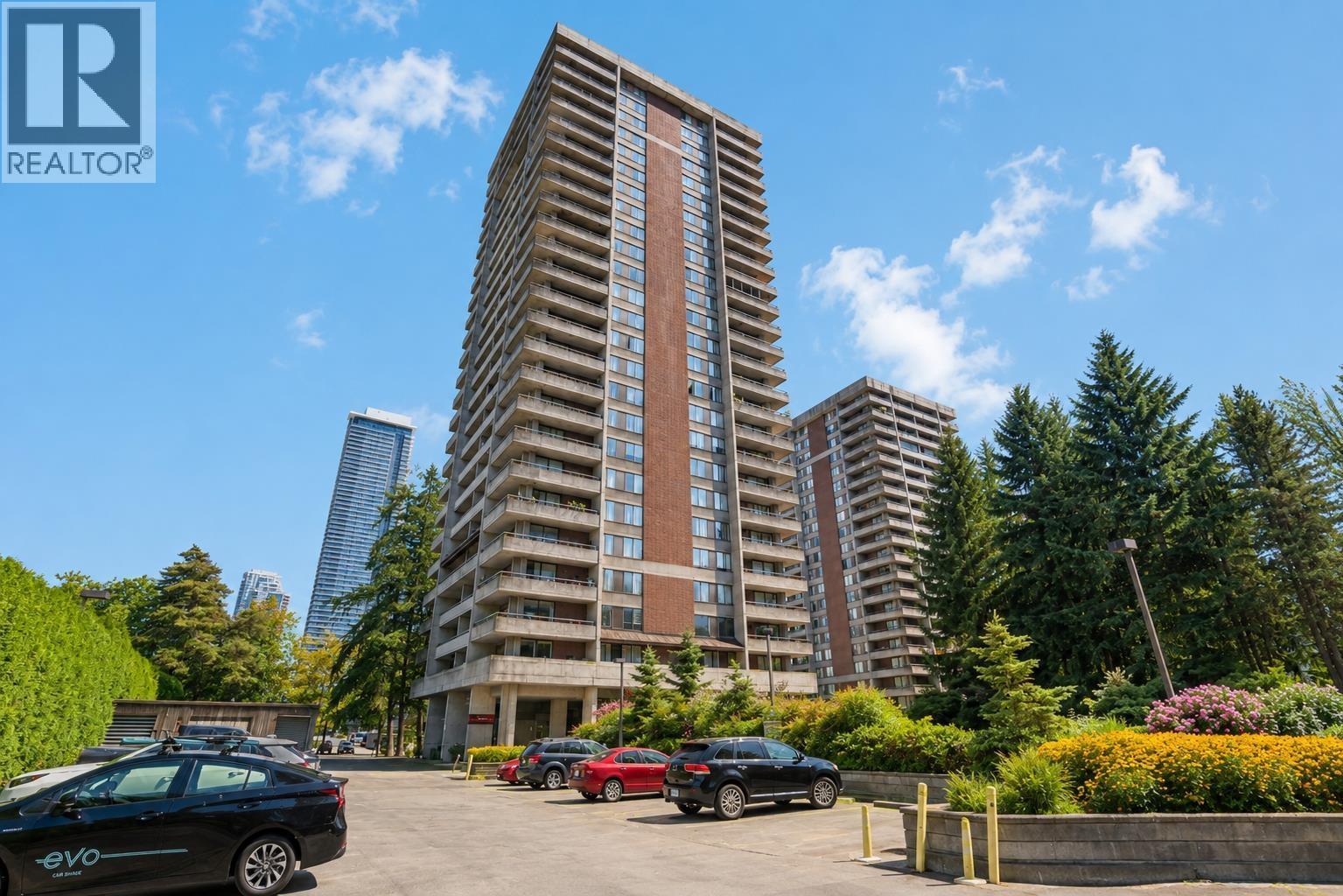 1701 3755 Bartlett Court, Burnaby