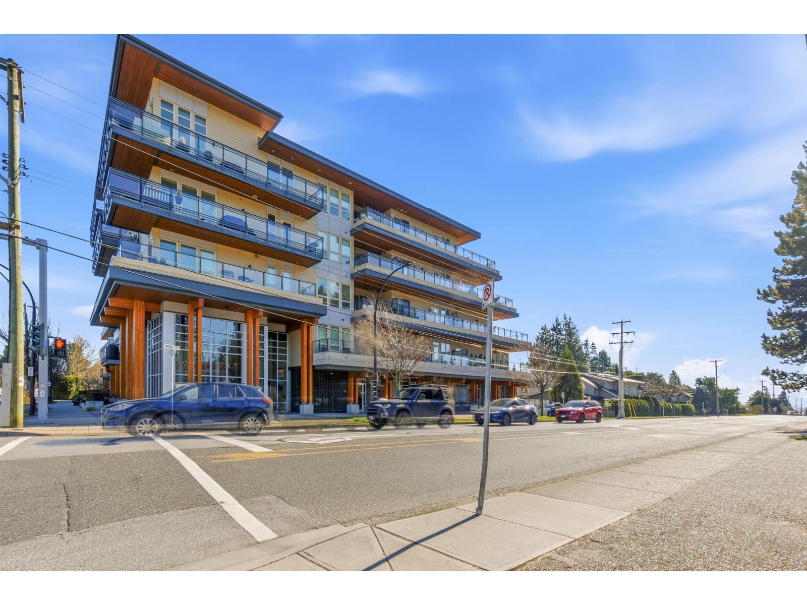 313 14022 North Bluff Road, White Rock