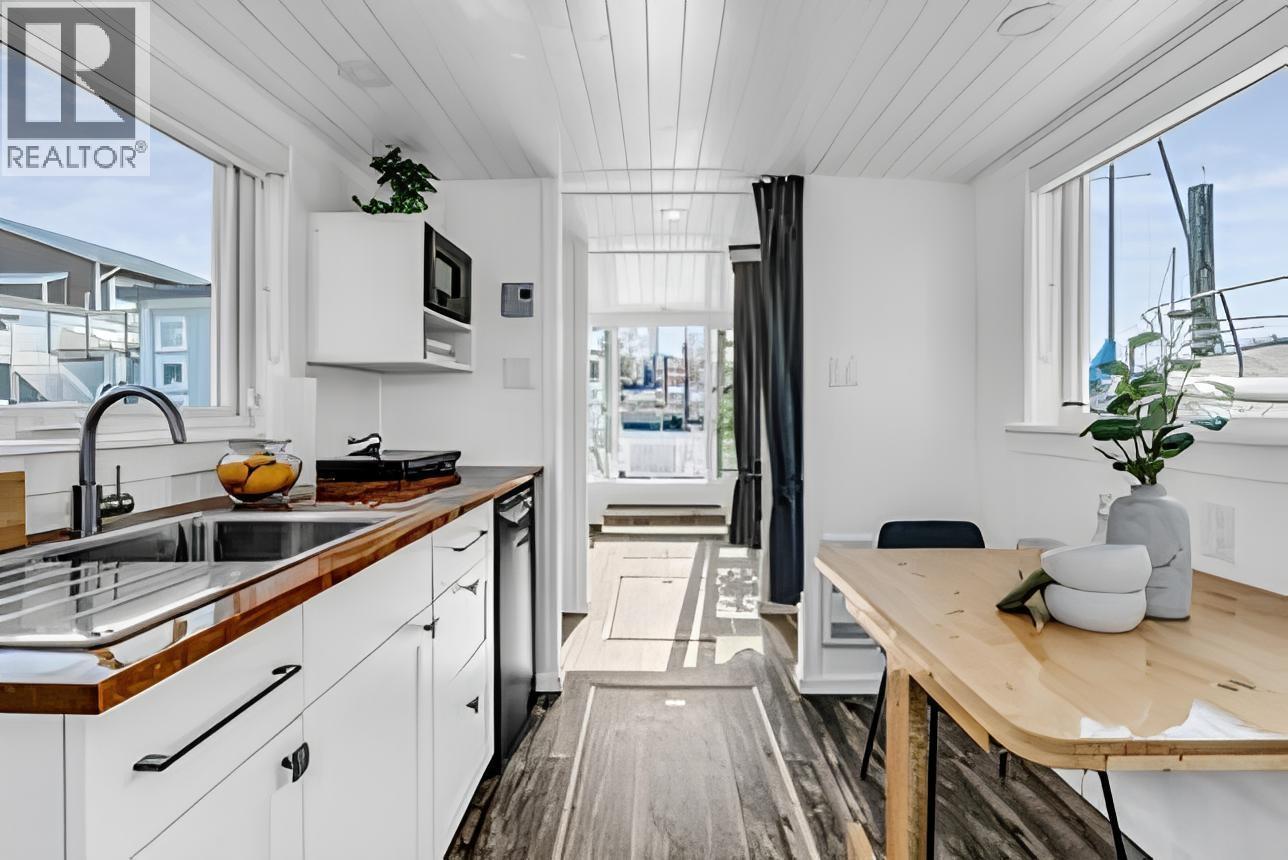 A07 415 W Esplanade, North Vancouver