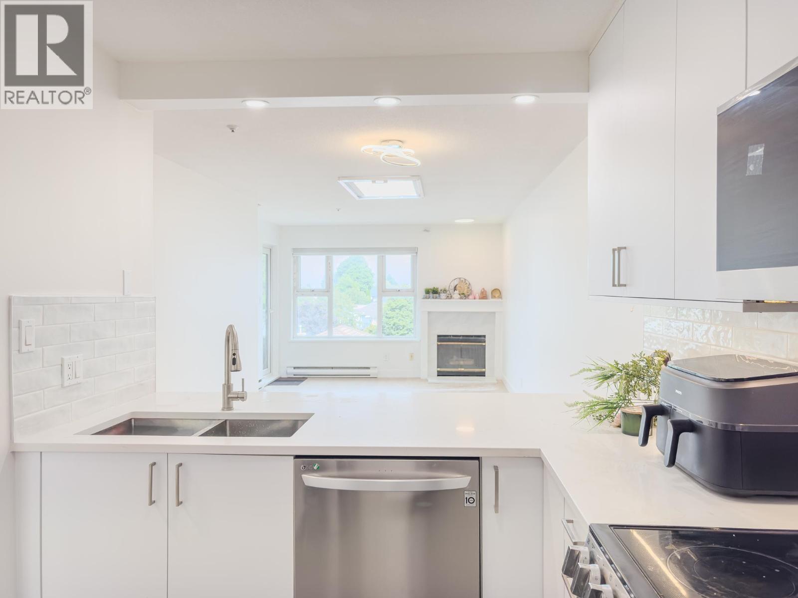 311 4893 Clarendon Street, Vancouver