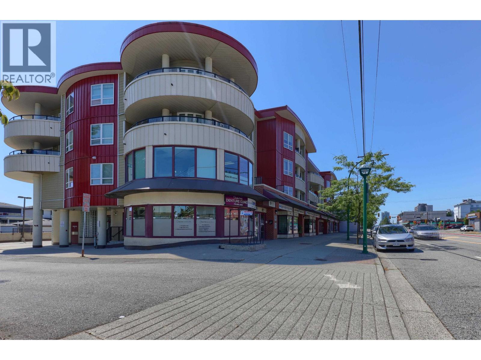 PH1 7738 Edmonds Street, Burnaby