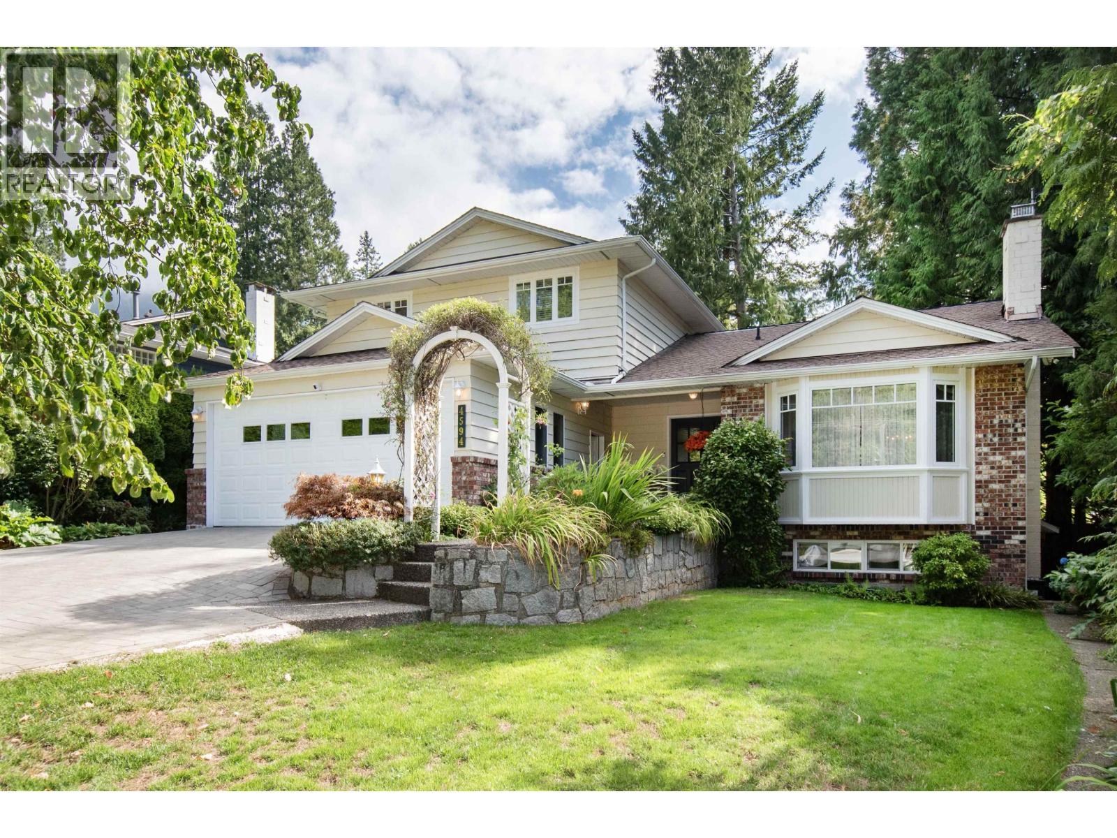 4594 Teviot Place, North Vancouver