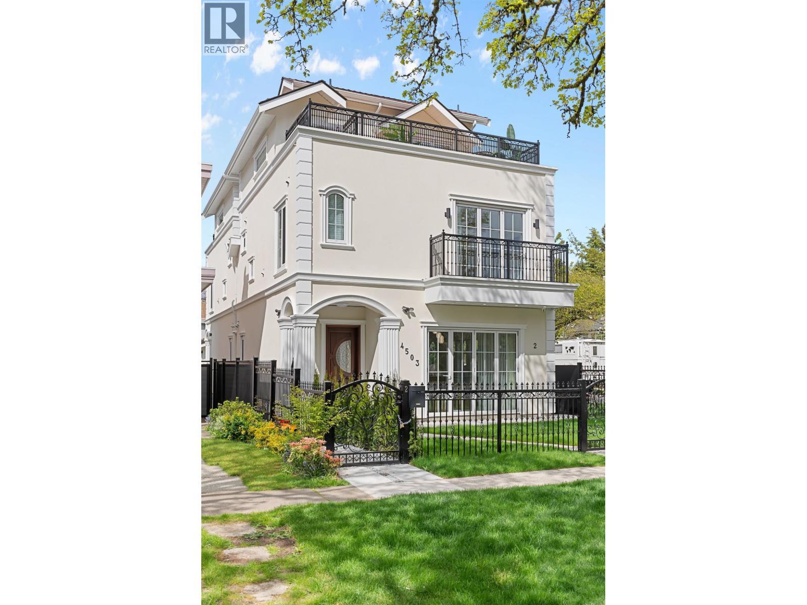 2 4503 W 15TH Avenue, Vancouver