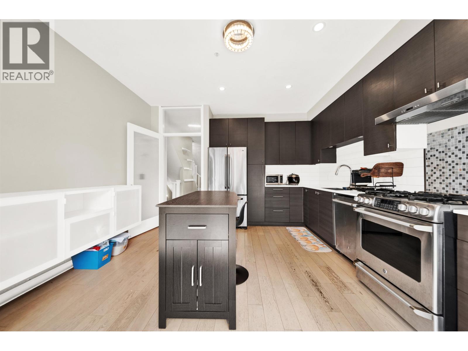 4 218 Camata Street, New Westminster