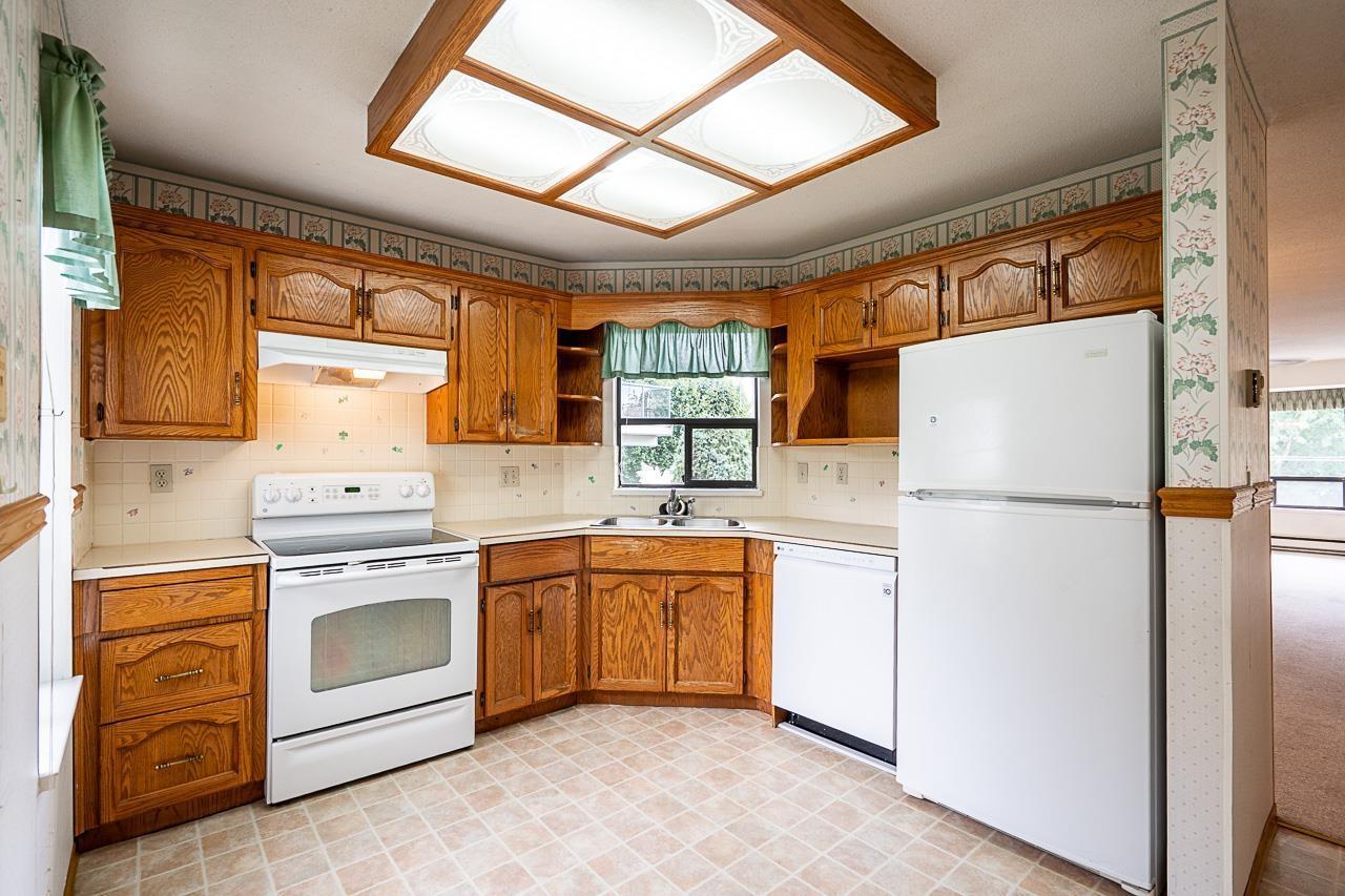 201 14957 Thrift Avenue, White Rock