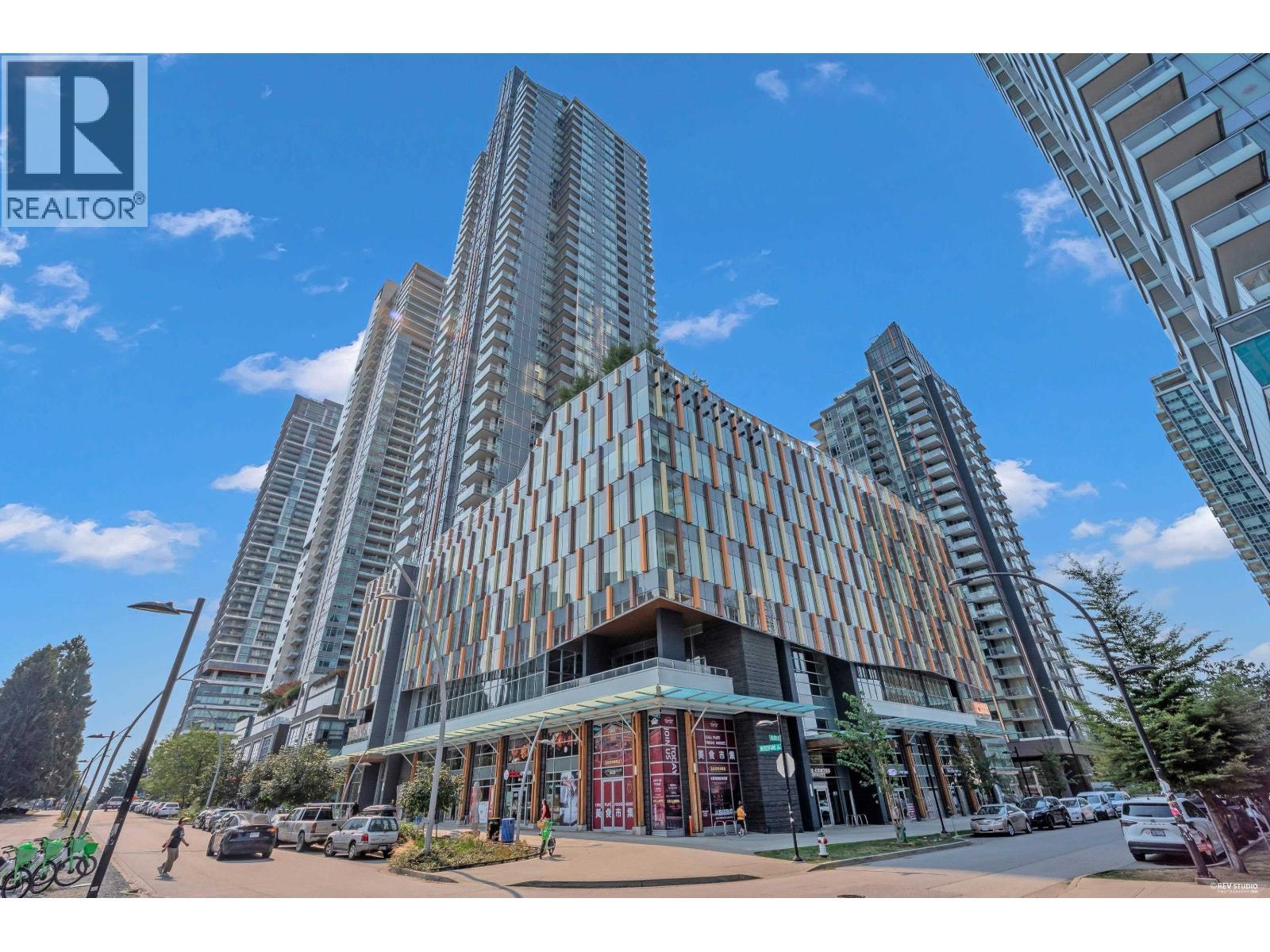 426 6378 Silver Avenue, Burnaby