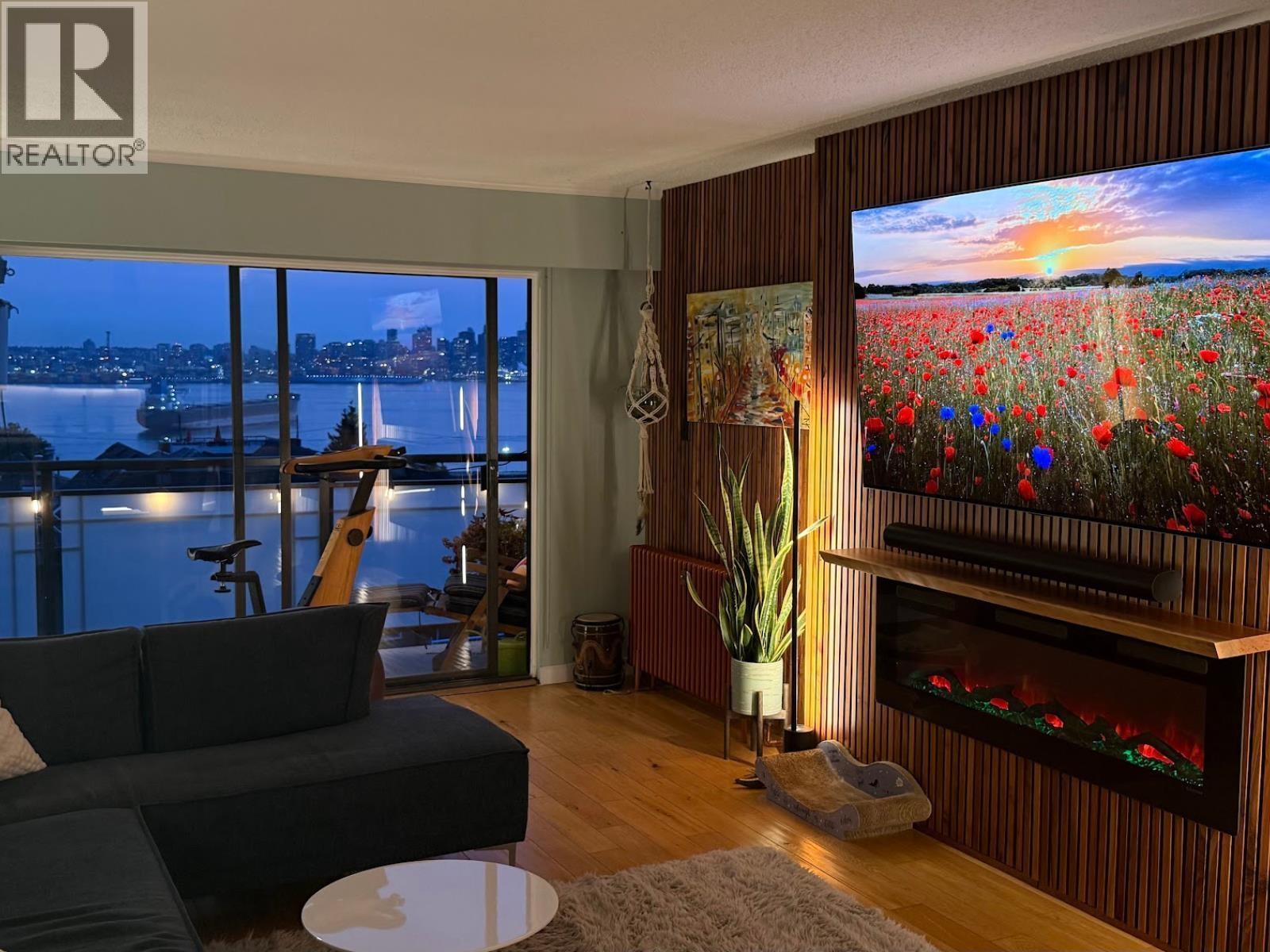 303 441 E 3RD Street, North Vancouver
