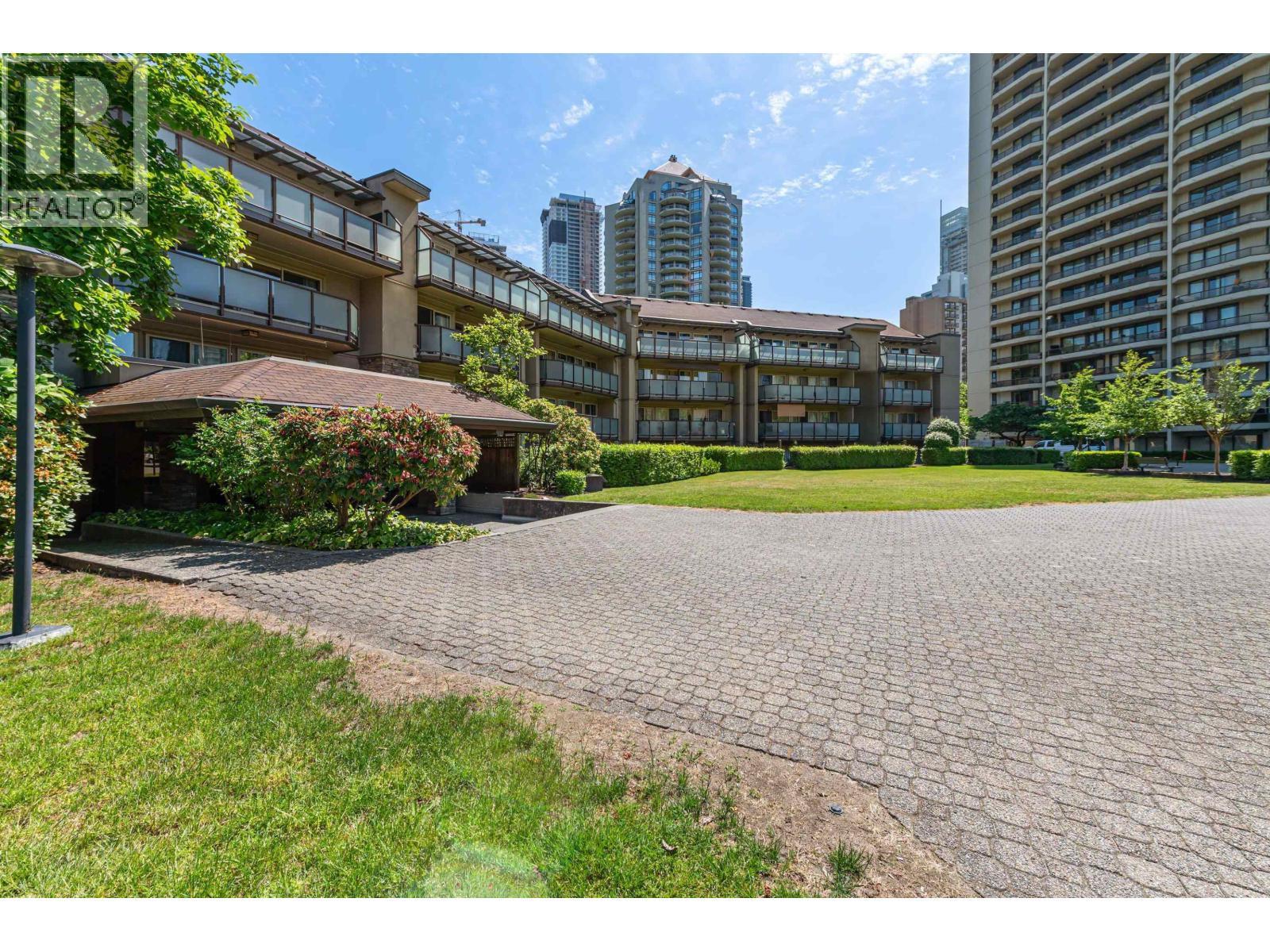 215 4373 Halifax Street, Burnaby