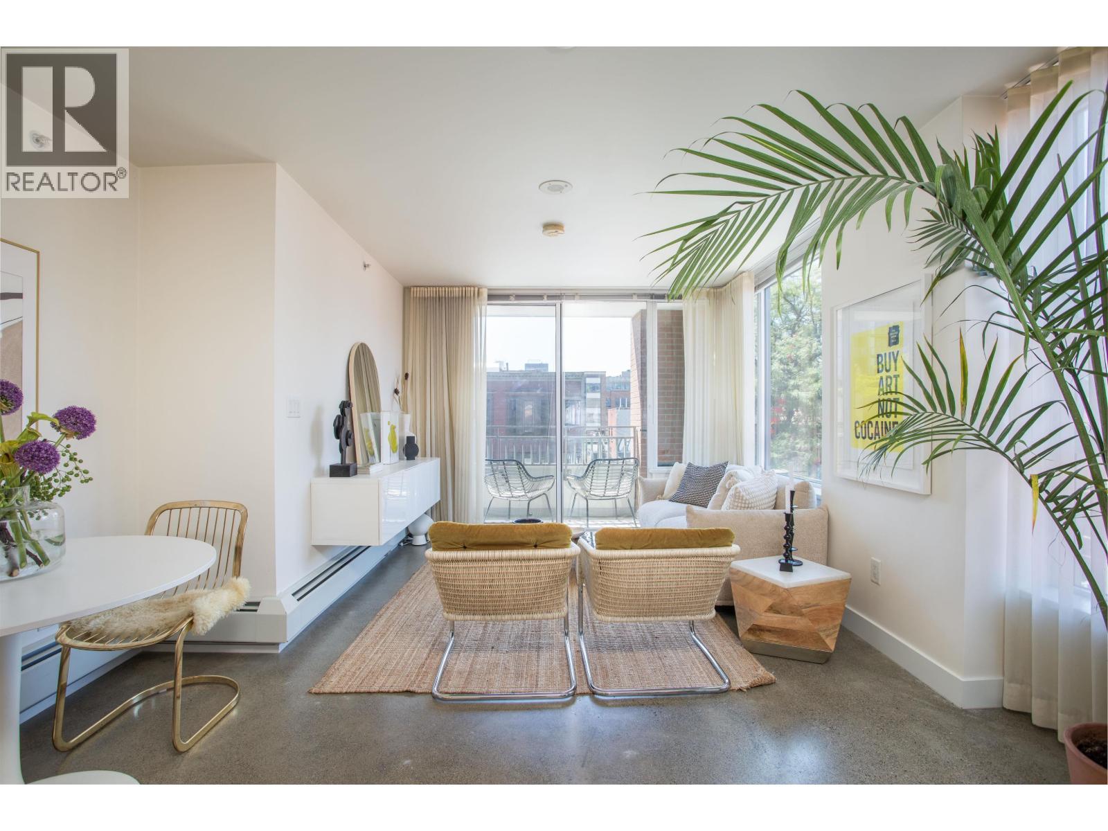 307 231 E Pender Street, Vancouver