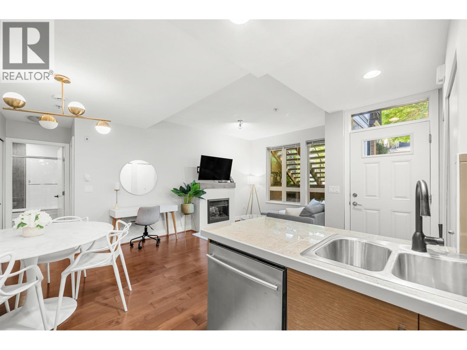 78 728 W 14TH Street, North Vancouver