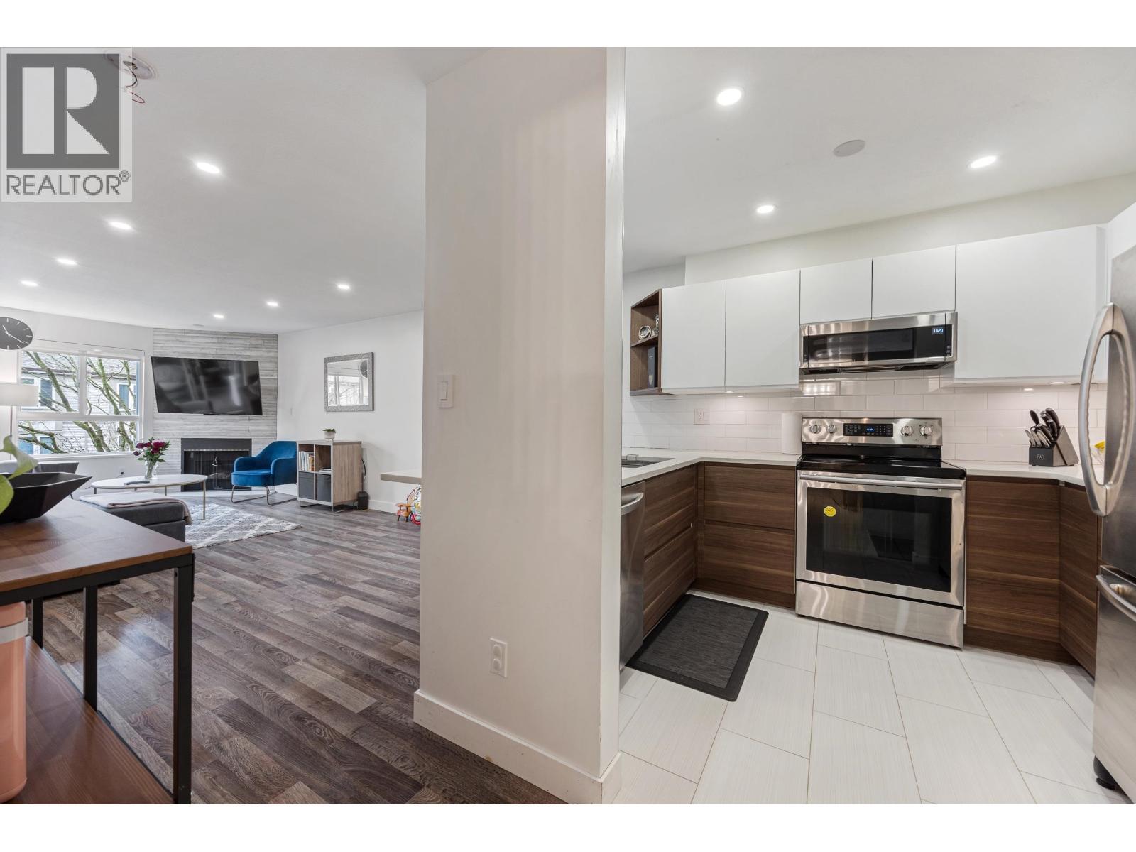 205 7465 Sandborne Avenue, Burnaby