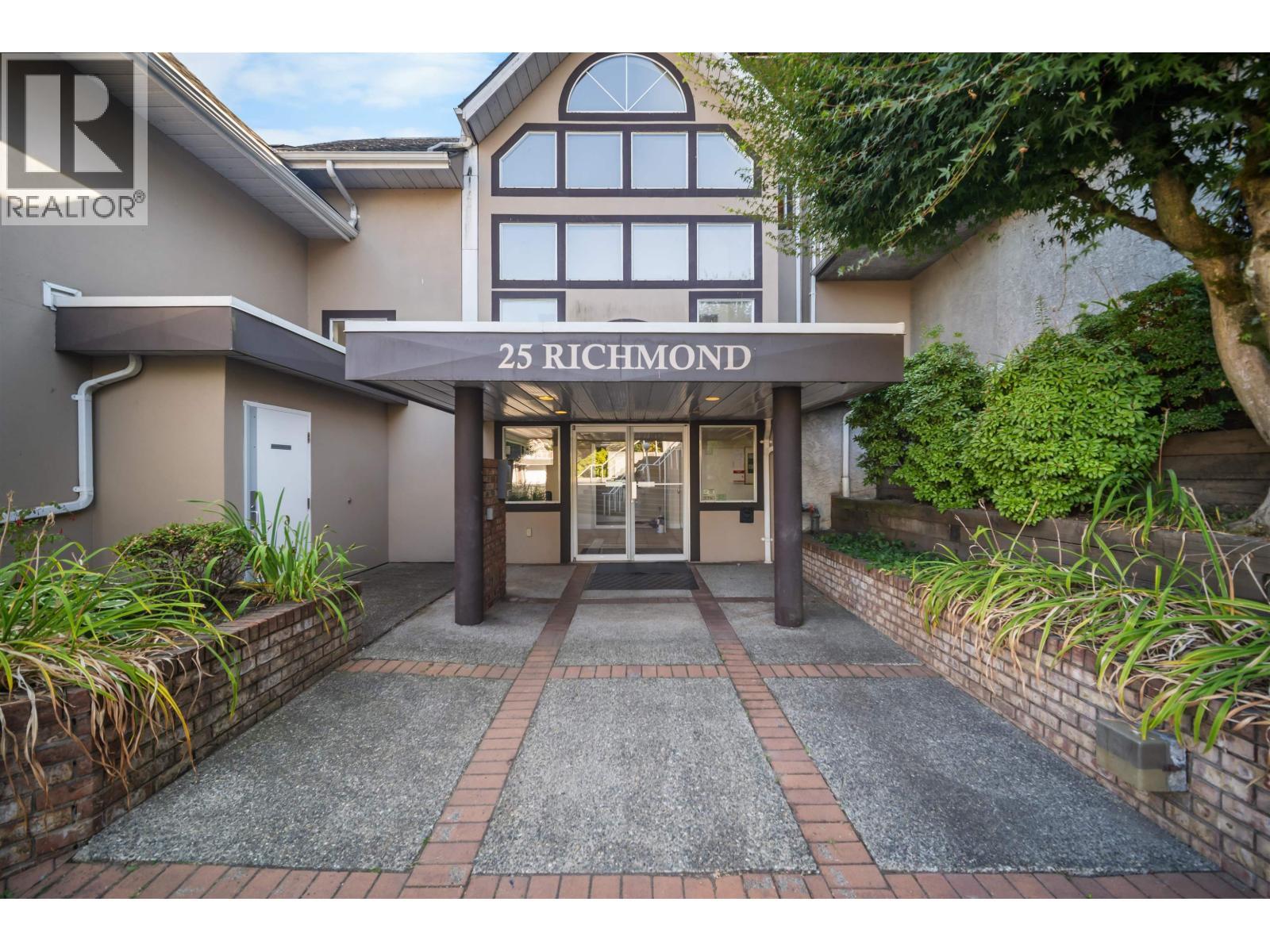 504 25 Richmond Street, New Westminster