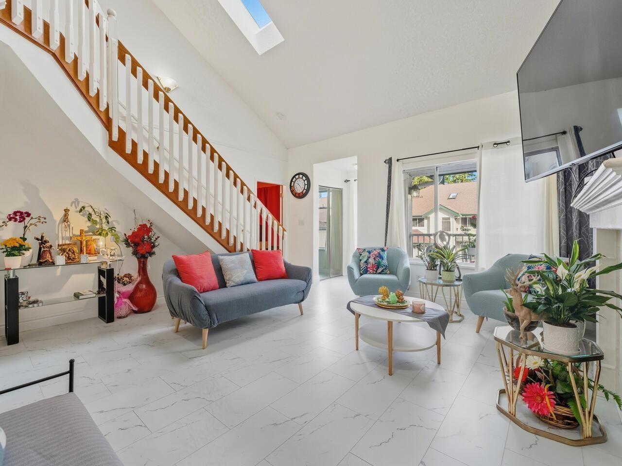 210 10308 155A Street, Surrey