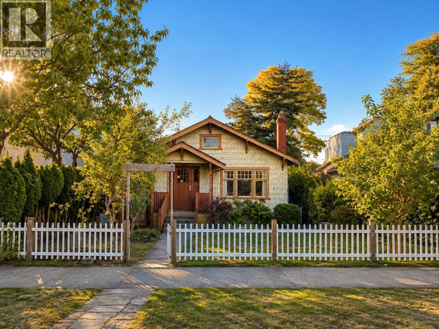 4117 W 11TH Avenue, Vancouver