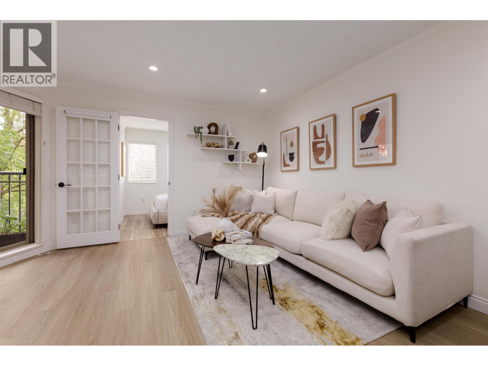 305 688 E 16TH Avenue, Vancouver