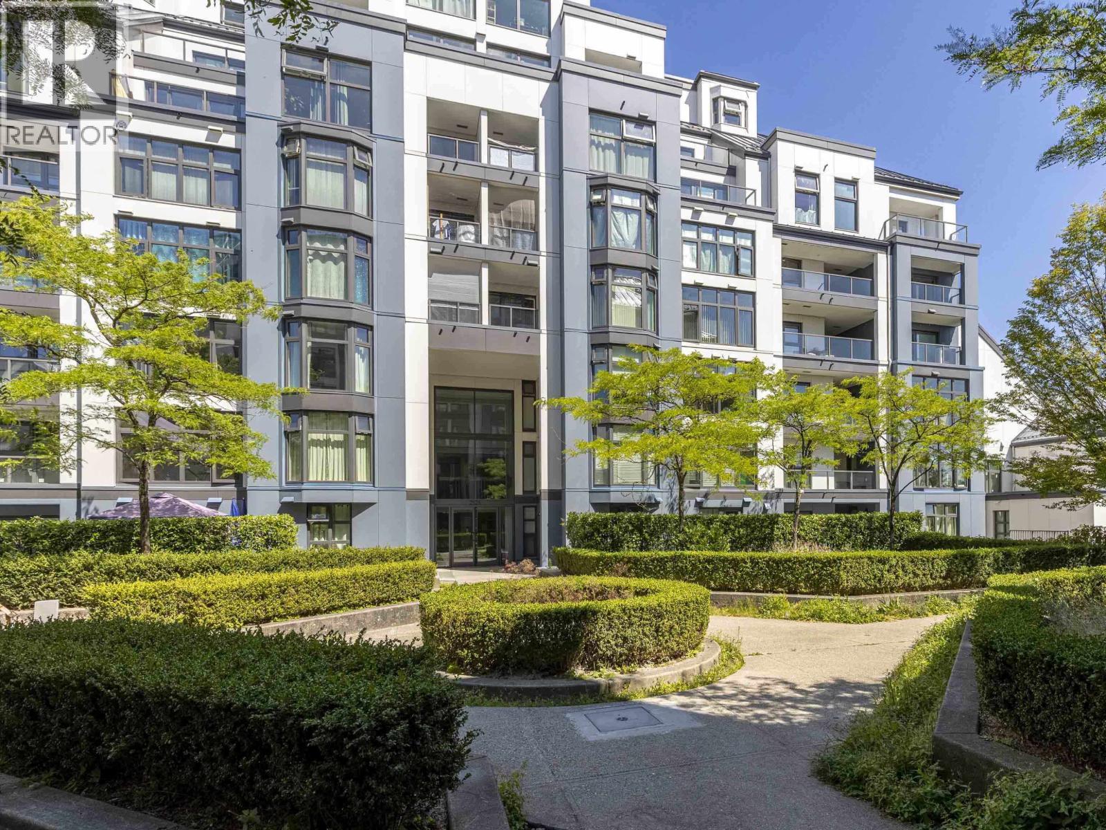 102 2528 E Broadway, Vancouver