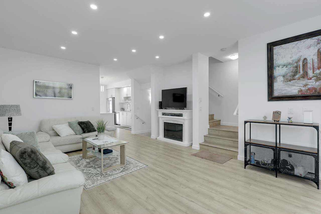 8 10433 158 Street, Surrey