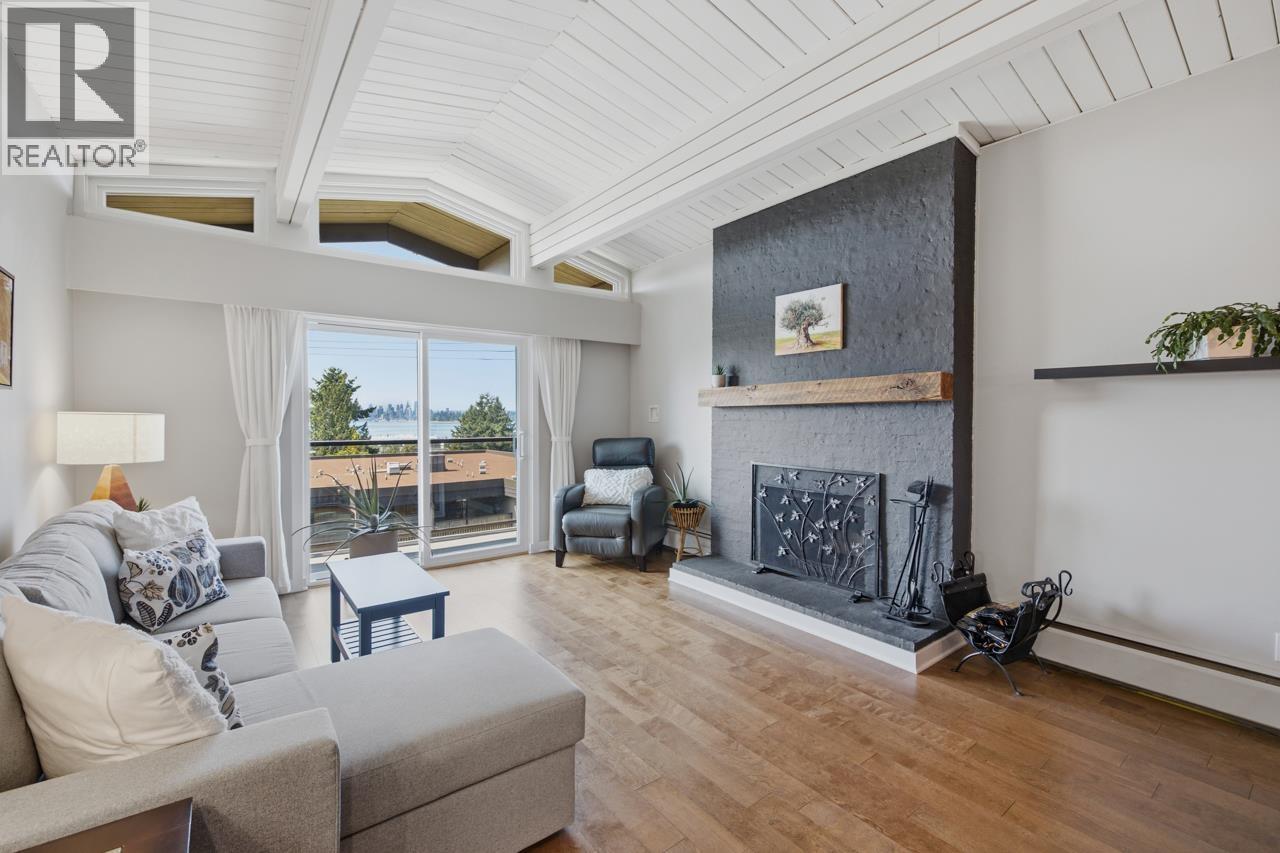304 325 W 3RD Street, North Vancouver