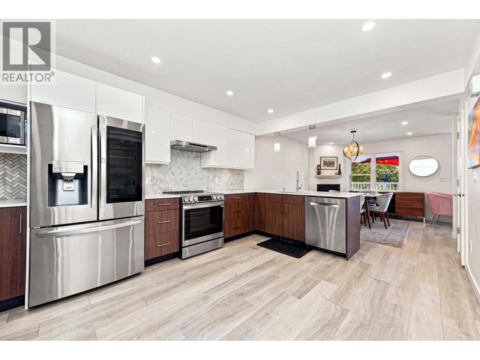 203 1513 Bowser Avenue, North Vancouver