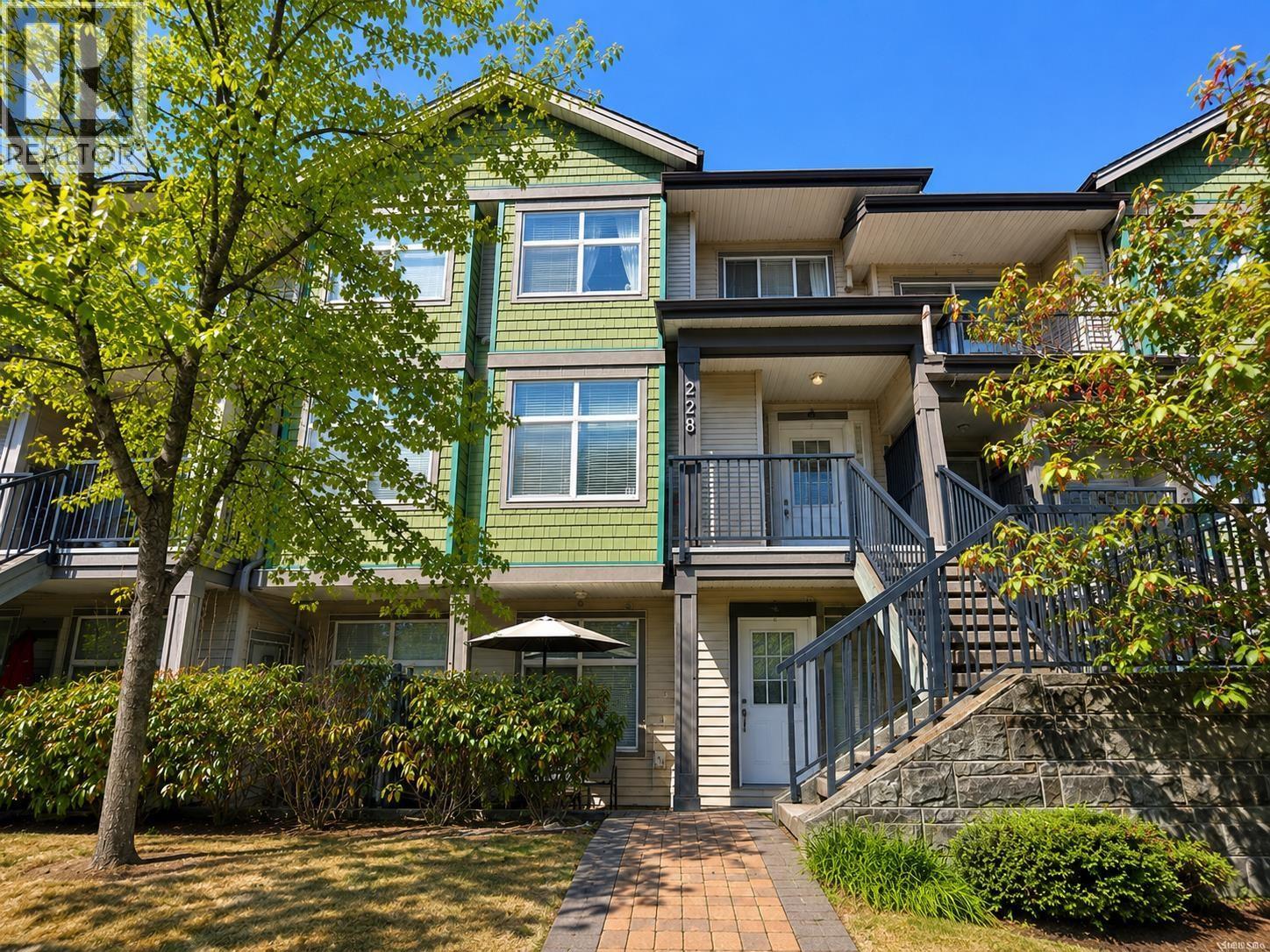 228 7333 16TH Avenue, Burnaby