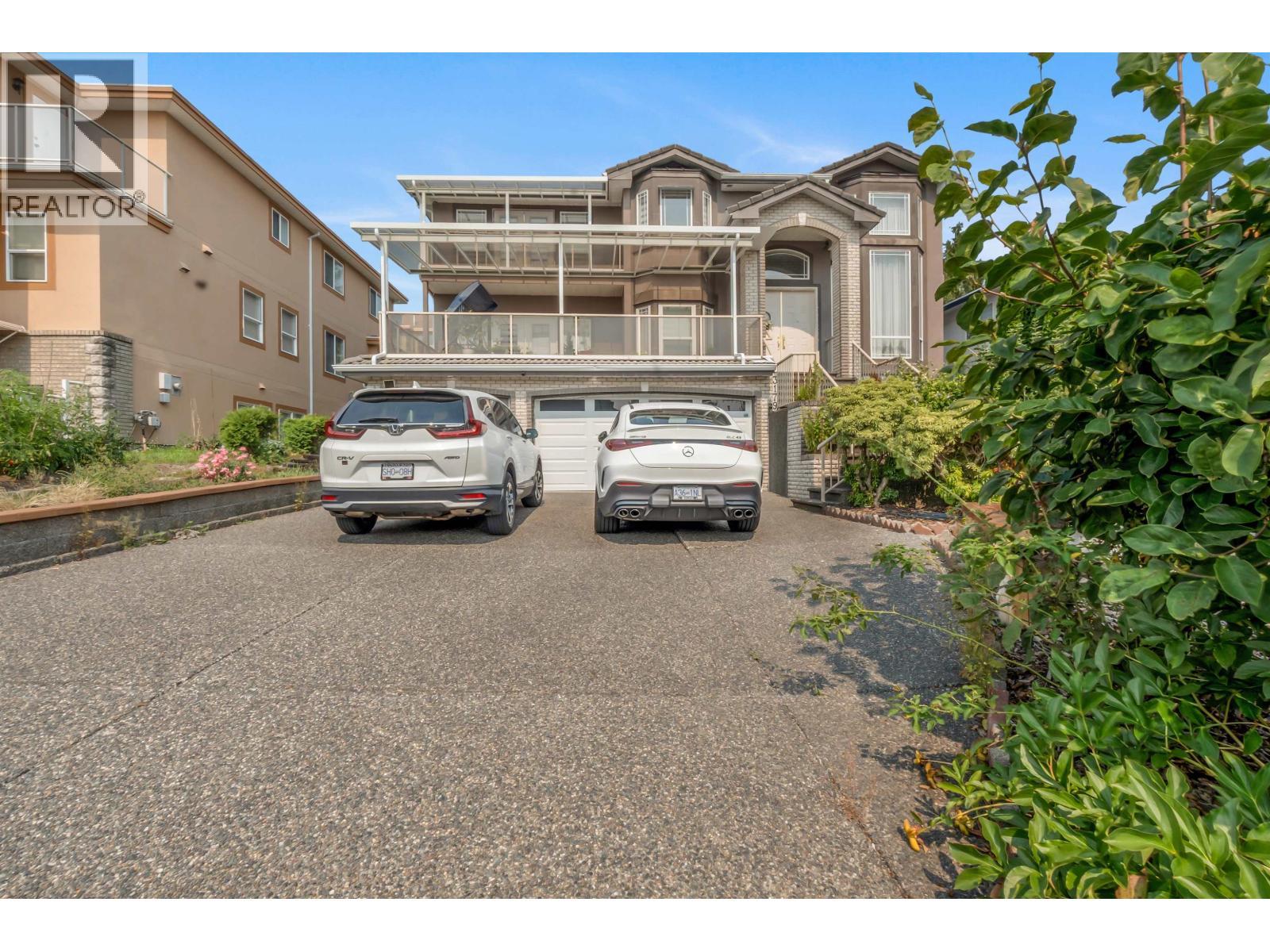 3179 Arrrowsmith Place, Coquitlam