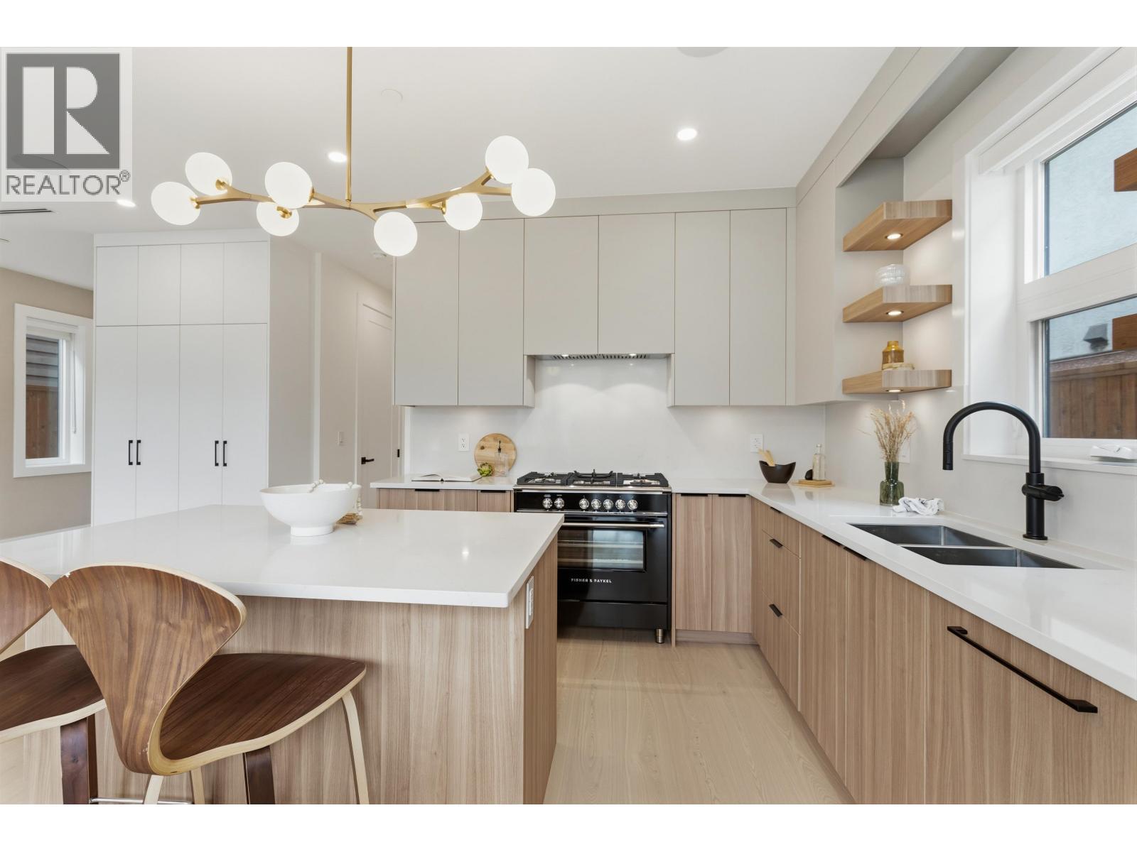 2 2258 Napier Street, Vancouver