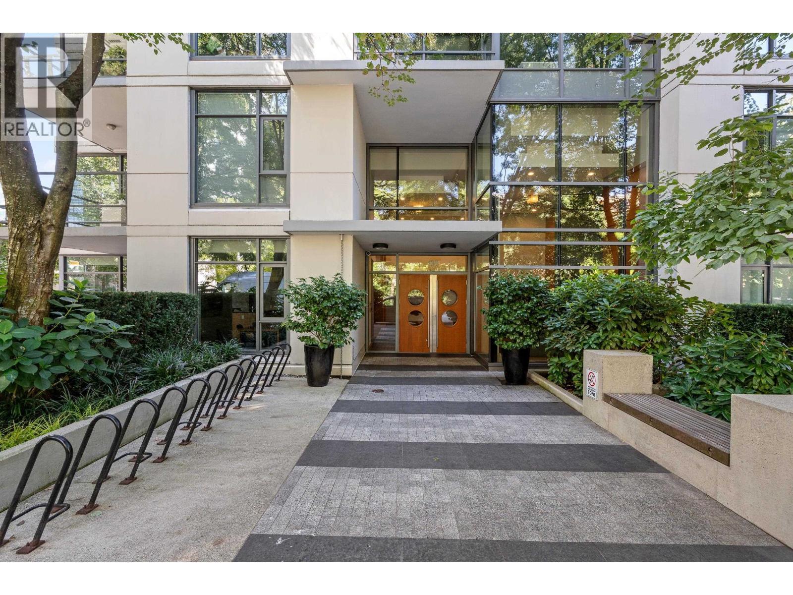 205 135 W 2ND Street, North Vancouver