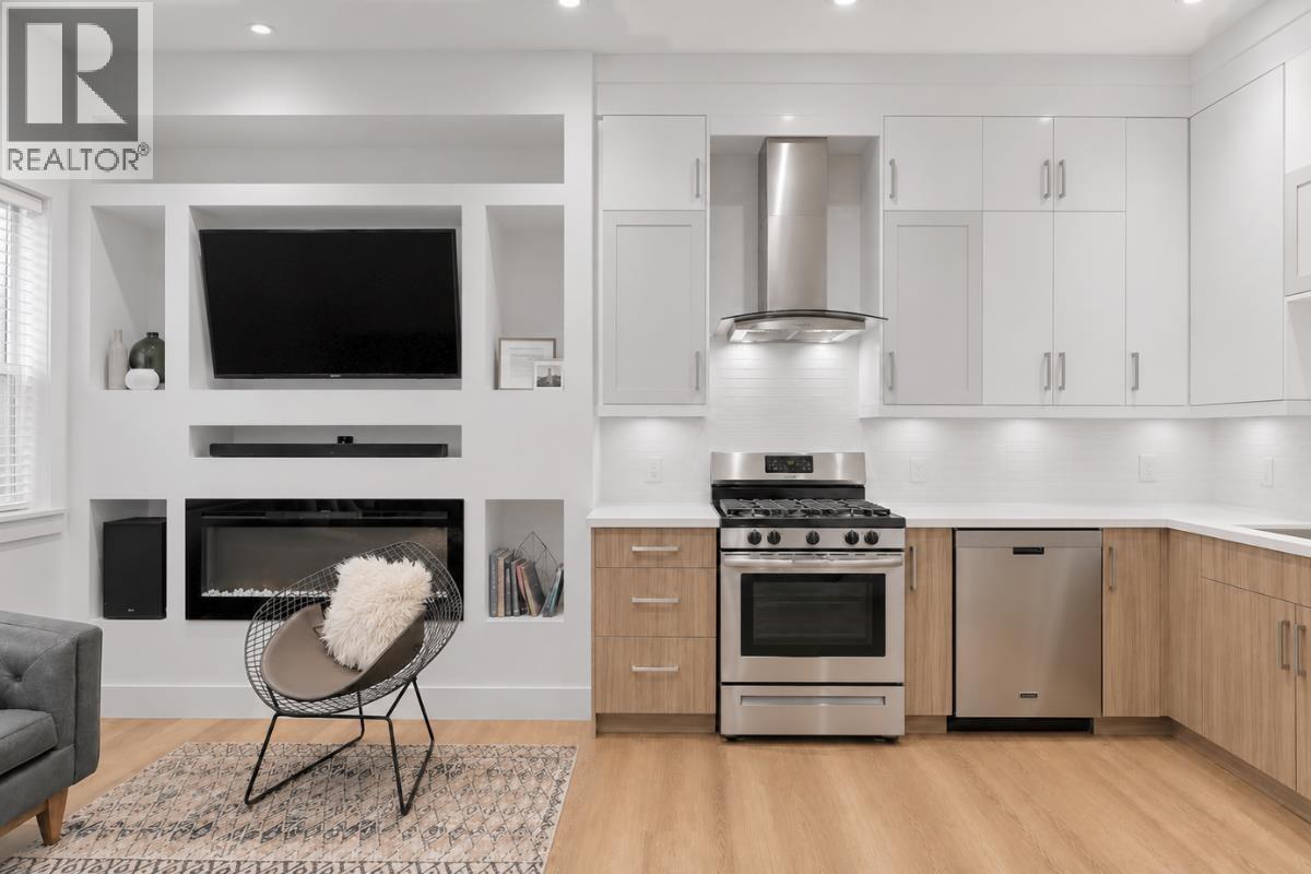 2 1136 E Pender Street, Vancouver