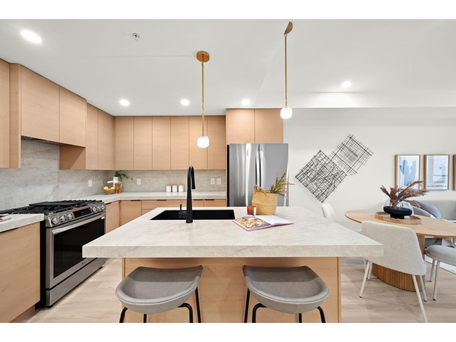 208 15353 17 Avenue, Surrey