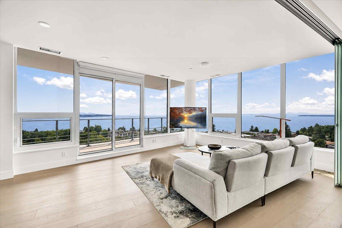 905 1342 Johnston Road, White Rock