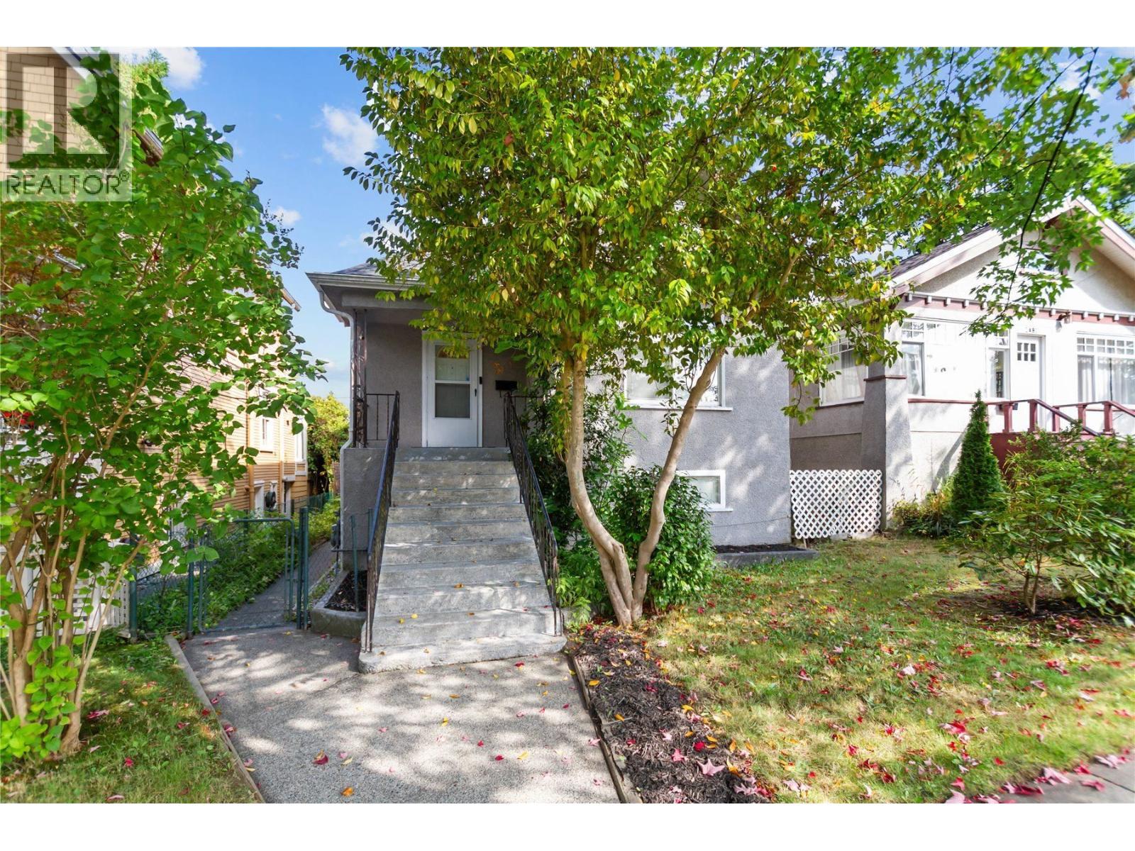 2461 Dundas Street, Vancouver