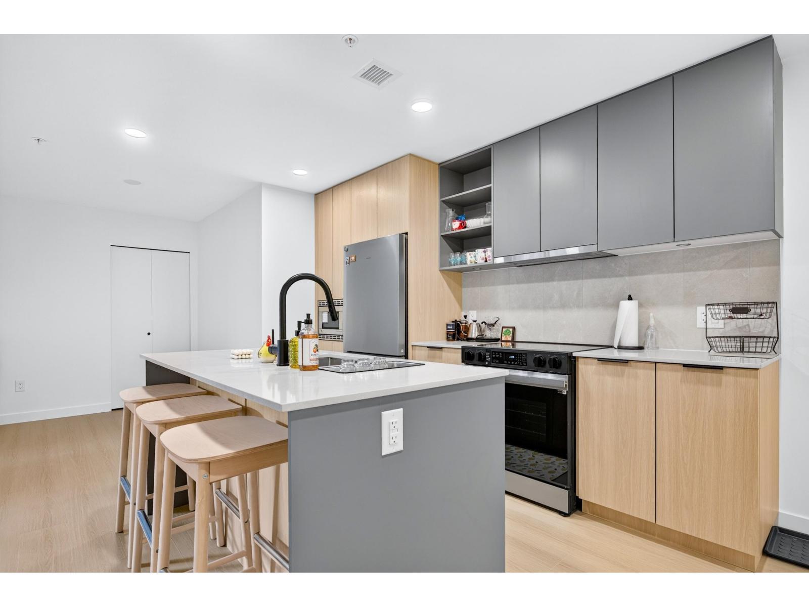 105 13439 94A Avenue, Surrey