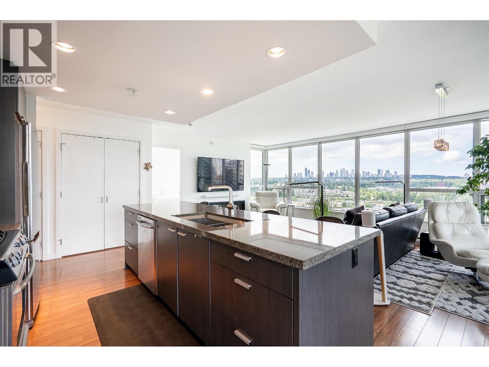 1904 2200 Douglas Road, Burnaby