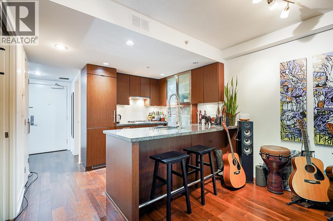 210 1055 Richards Street, Vancouver