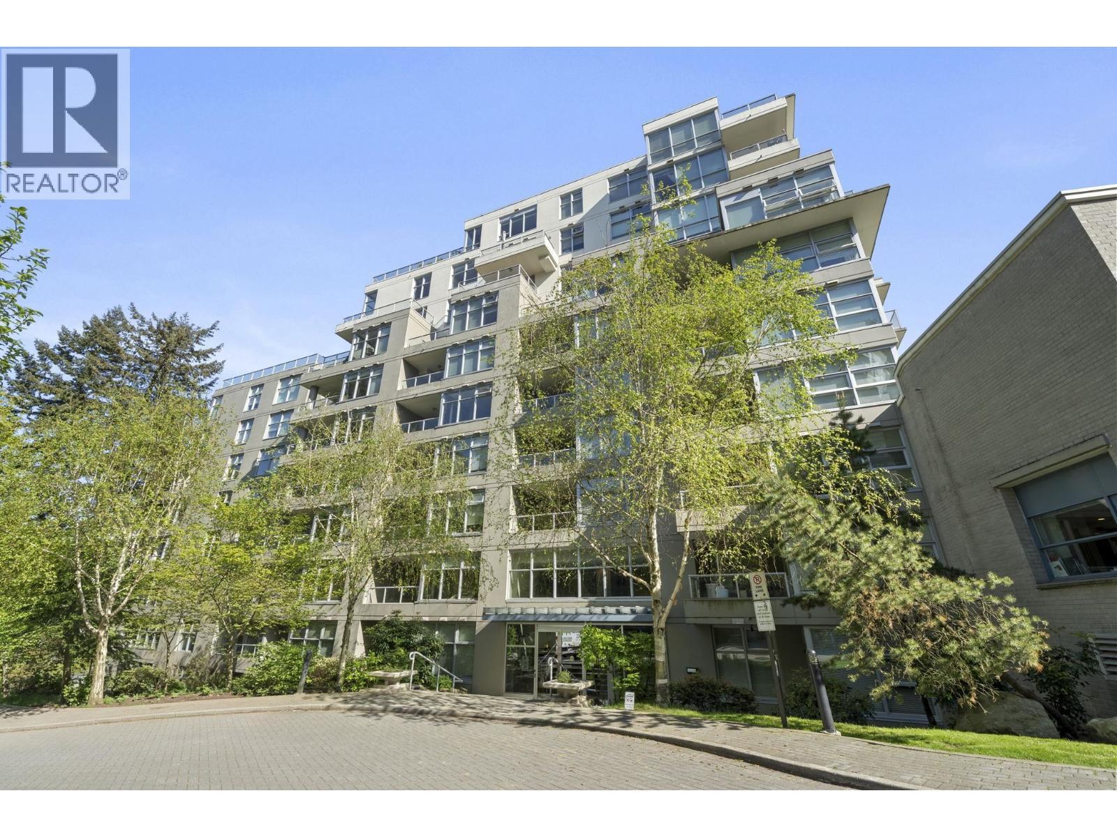 605 9262 University Crescent, Burnaby