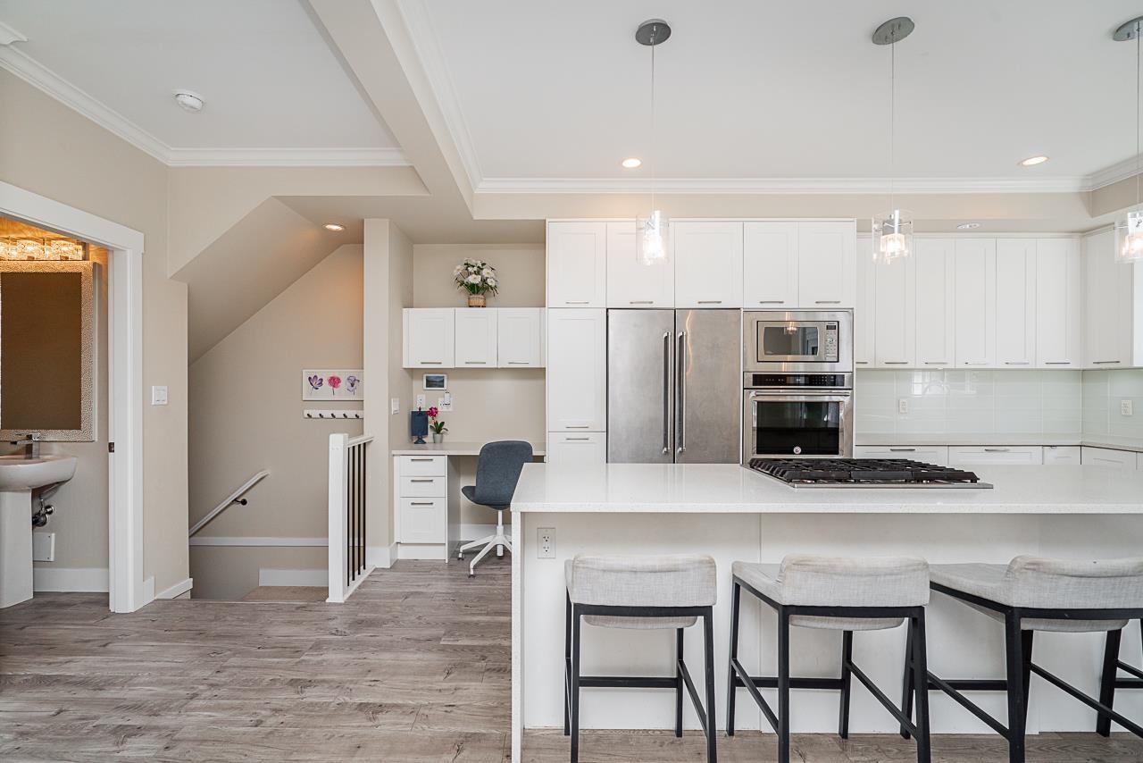 200 16488 64 Avenue, Surrey