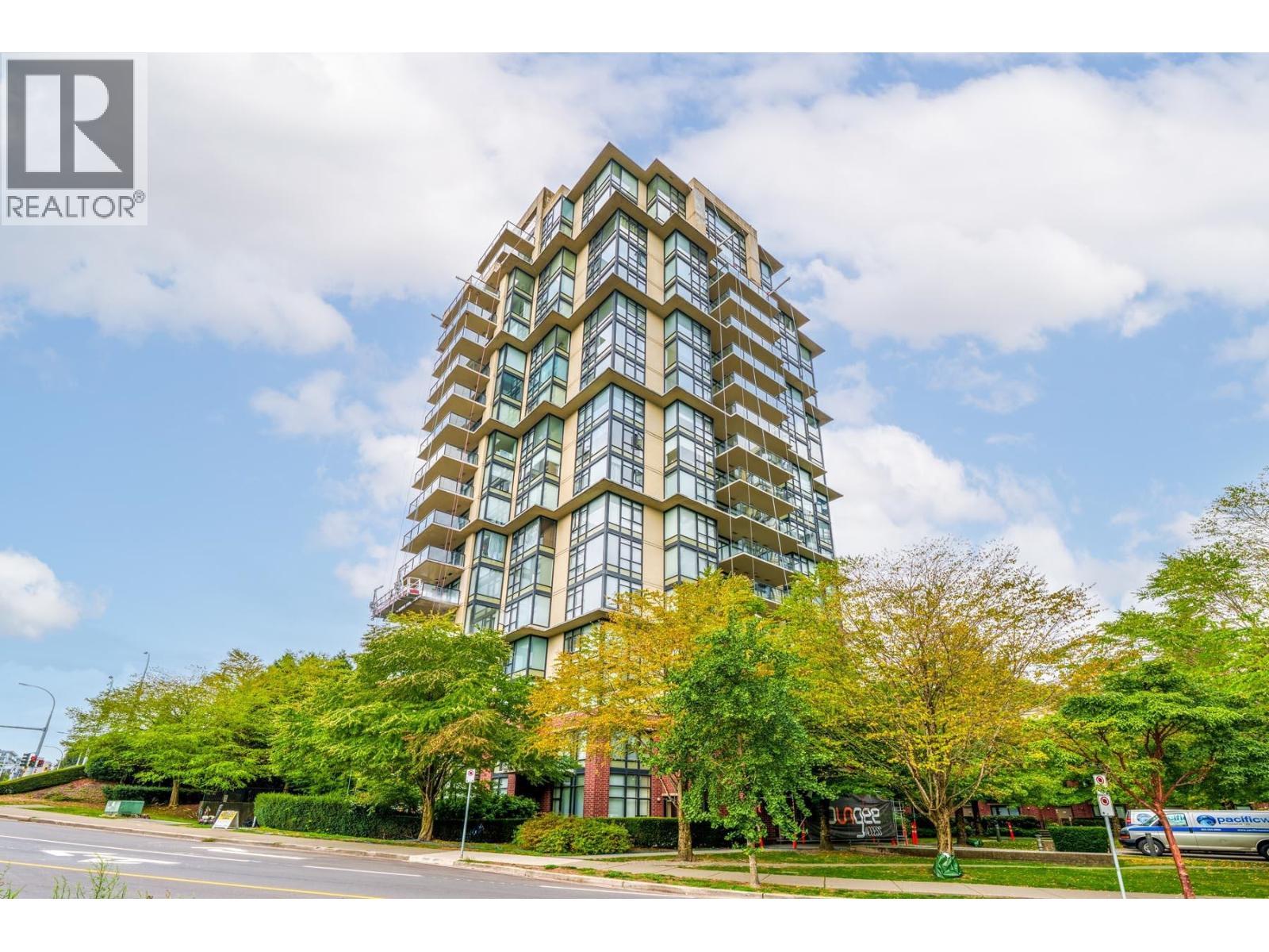 402 11 E Royal Avenue, New Westminster