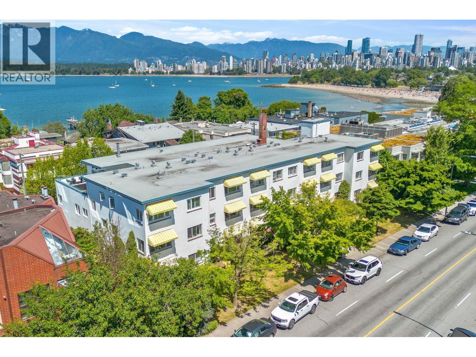 303 2469 Cornwall Avenue, Vancouver